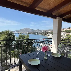 Apartman Mirella 20 M From The Sea - Free Parking, Trogir